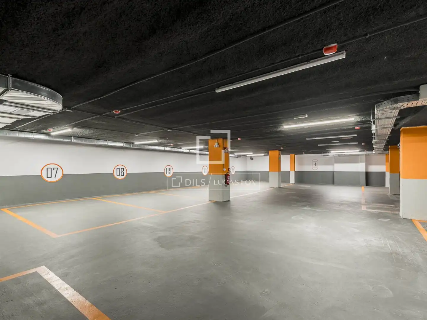 Parking of Flat for sale in Barcelona  with Air Conditioner, Terrace and Swimming Pool