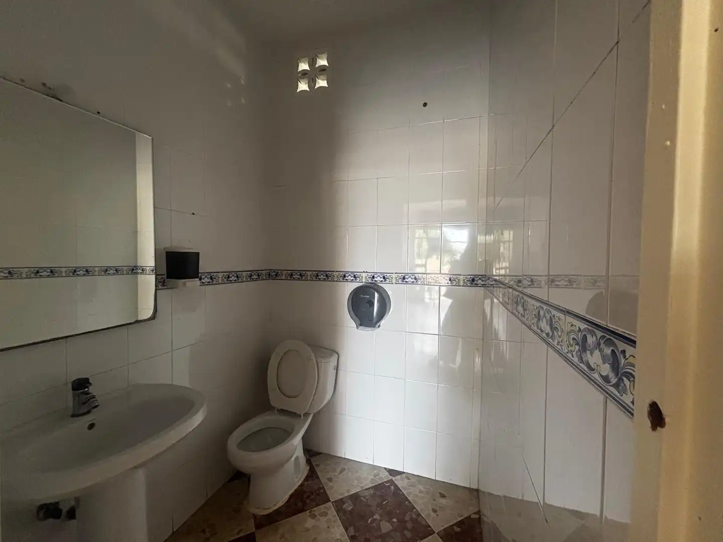 Baño de Local de alquiler en El Portil