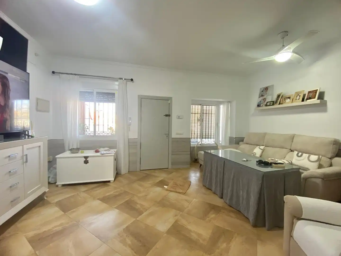 Sala de estar de Casa adosada en venta en Chipiona con Aire acondicionado, Jardín privado y Terraza