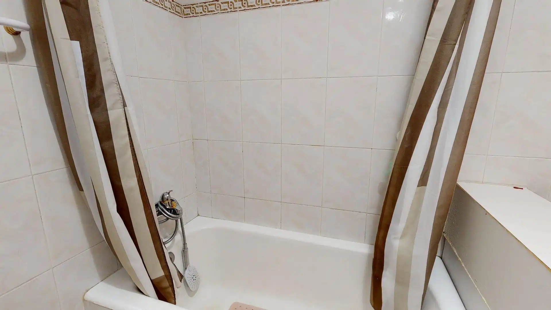 Bany de Casa o xalet en venda en Zaragoza amb Calefacció, Terrassa i Moblat