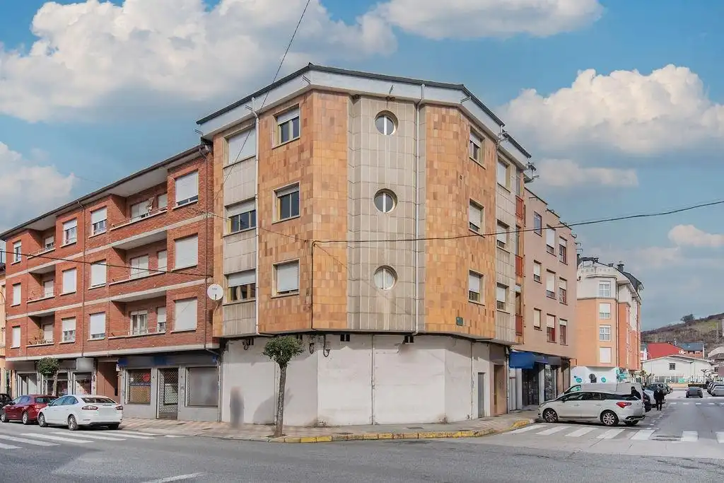 Flat for sale in Calle de Emiliano Sánchez Lombas