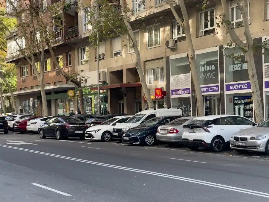 Aparcament de Local de lloguer en Madrid amb Aire condicionat