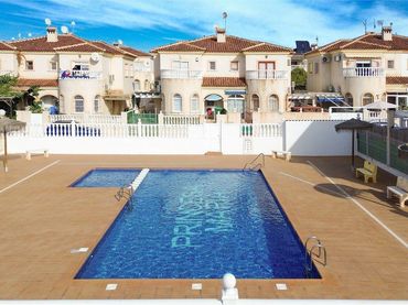 Xalet amb piscina en venda a Nueva Torrevieja - Aguas Nuevas