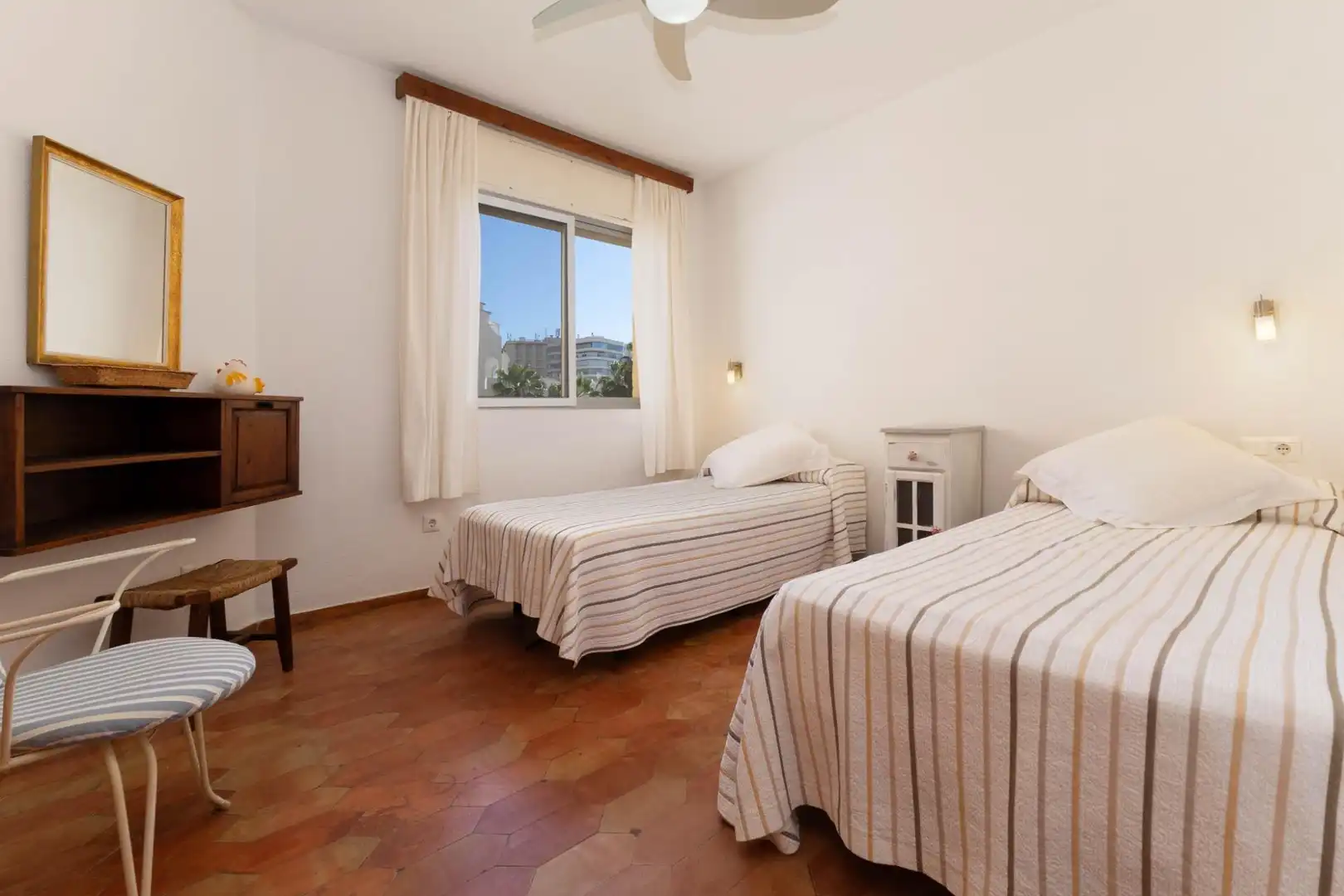 Habitación de Apartamento en venta en Fuengirola con Aire acondicionado, Terraza y Amueblado