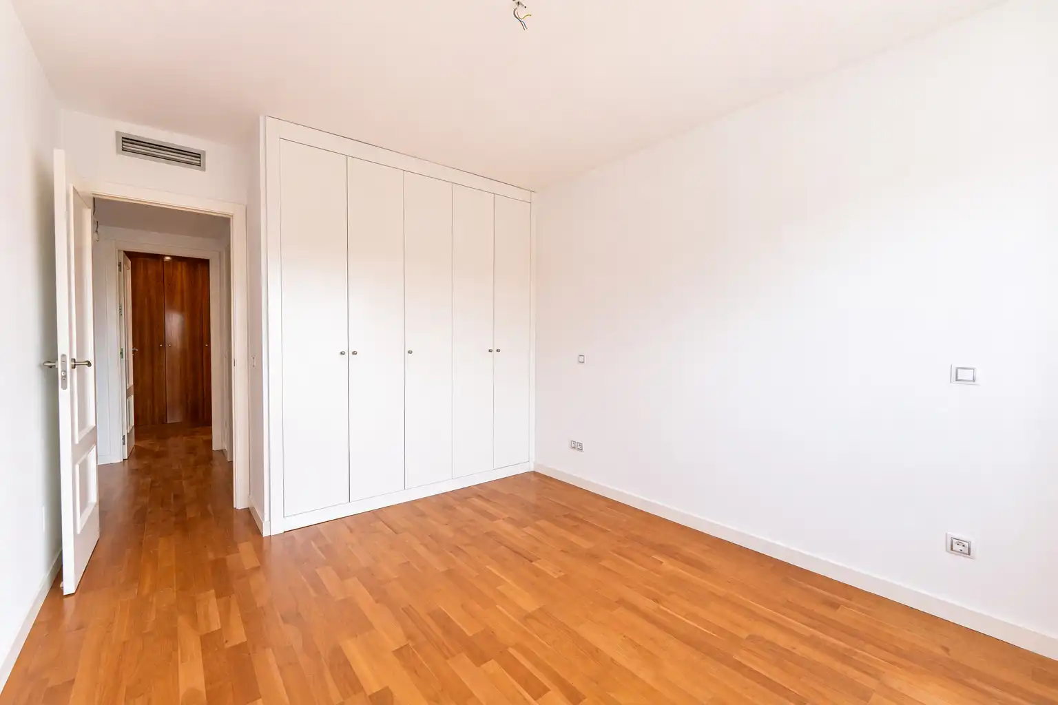 Dormitori de Casa adosada en venda en Arroyomolinos (Madrid) amb Aire condicionat, Calefacció i Jardí privat