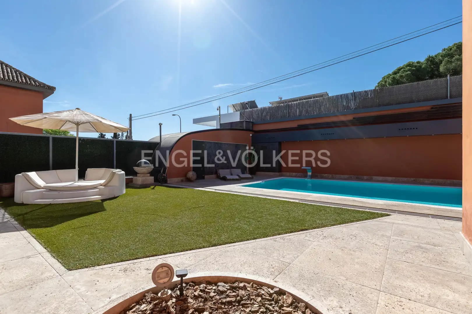 Piscina de Finca rústica en venda en Dos Hermanas amb Aire condicionat, Calefacció i Jardí privat