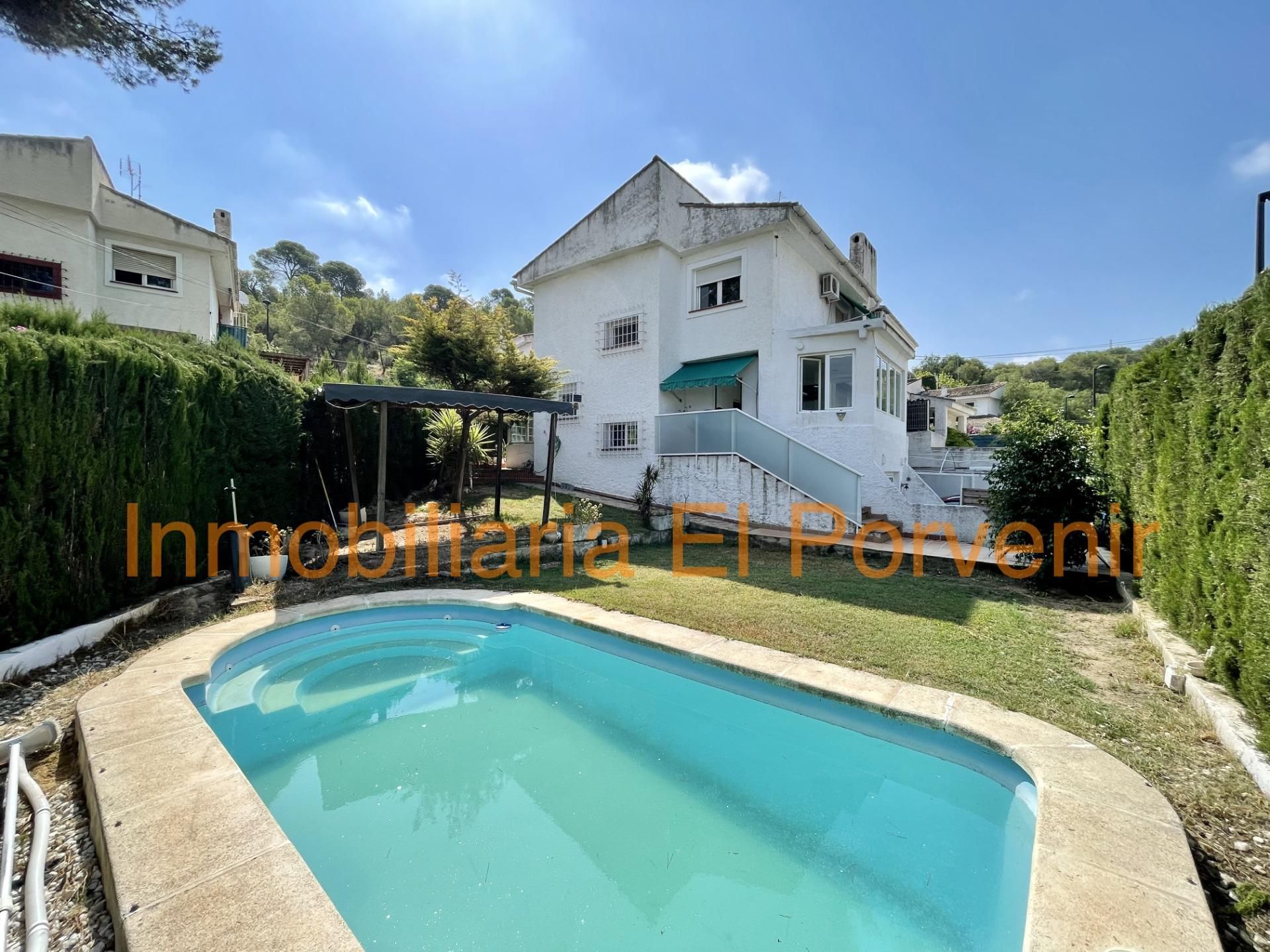 Vista exterior de Casa adosada de lloguer en Torrent amb Aire condicionat, Jardí privat i Traster