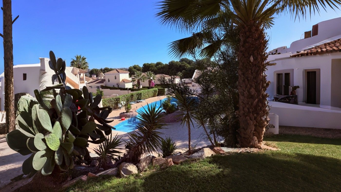 Jardín de Piso en venta en Orihuela con Aire acondicionado, Terraza y Trastero