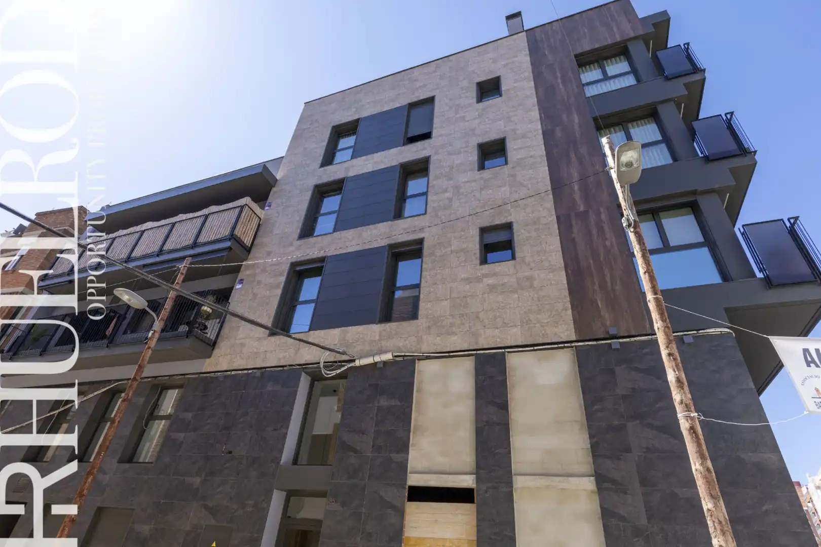 Außenansicht von Maisonette zum Verkauf in Badalona mit Klimaanlage, Heizung und Parkett