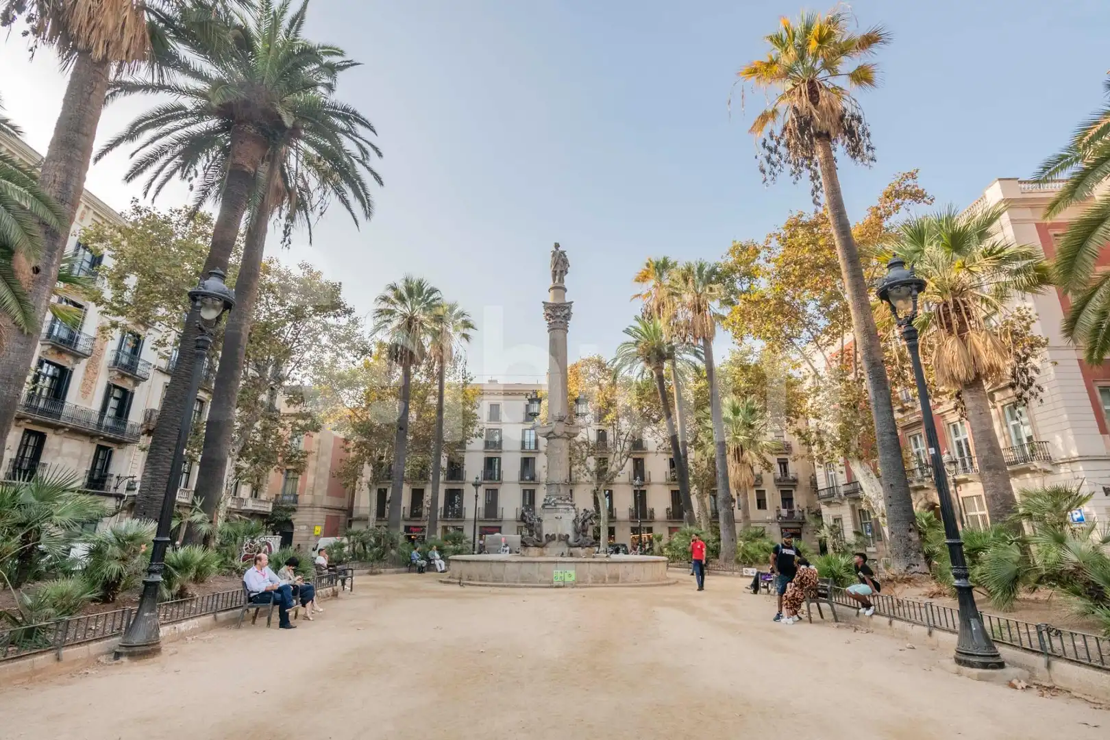 Vista exterior de Edifici en venda en Barcelona