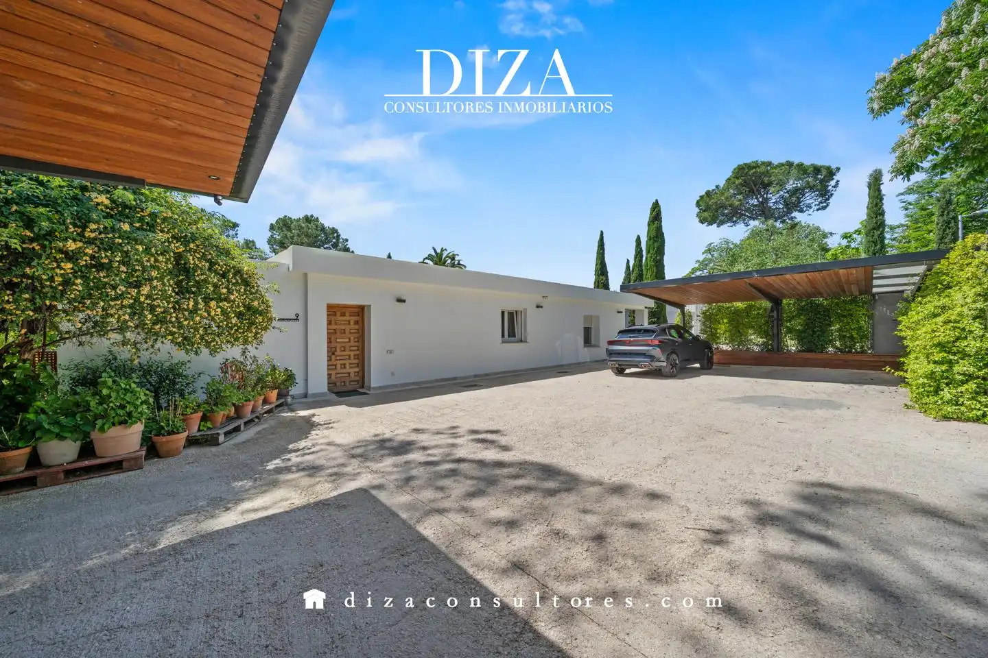Vista exterior de Casa o xalet en venda en Pozuelo de Alarcón amb Aire condicionat, Calefacció i Jardí privat