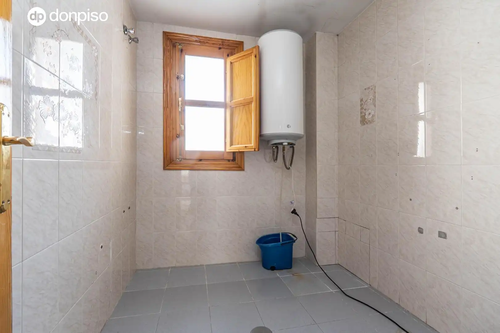 Baño de Piso en venta en Granada con Aire acondicionado y Calefacción