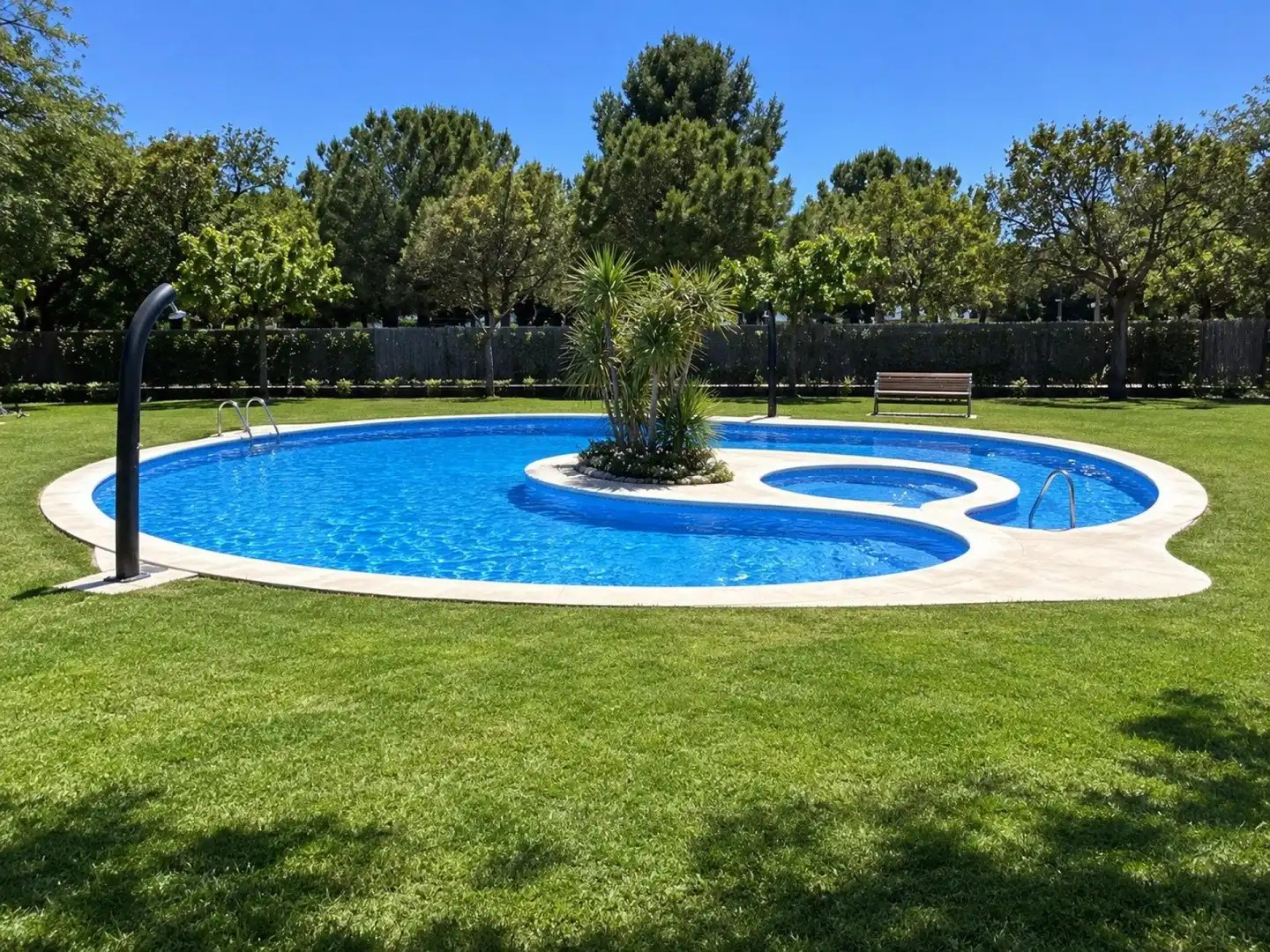 Pis amb piscina en venda a Les Salines - Pla de Sant Pere