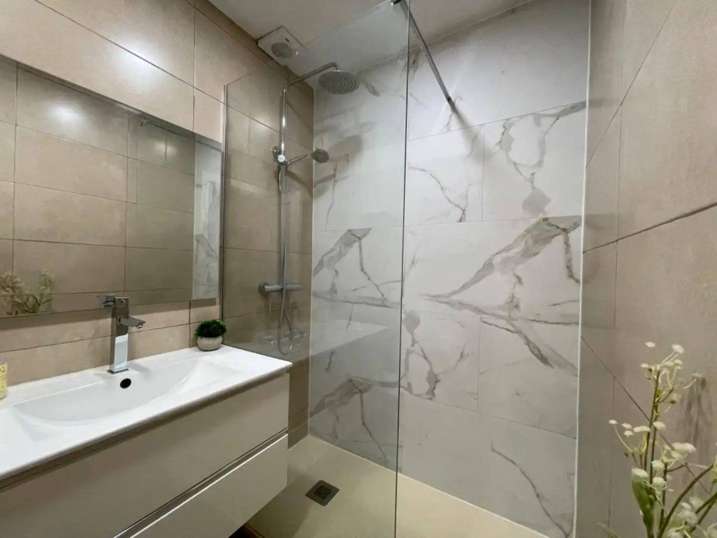 Baño de Estudio en venta en Madrid con Calefacción y Amueblado