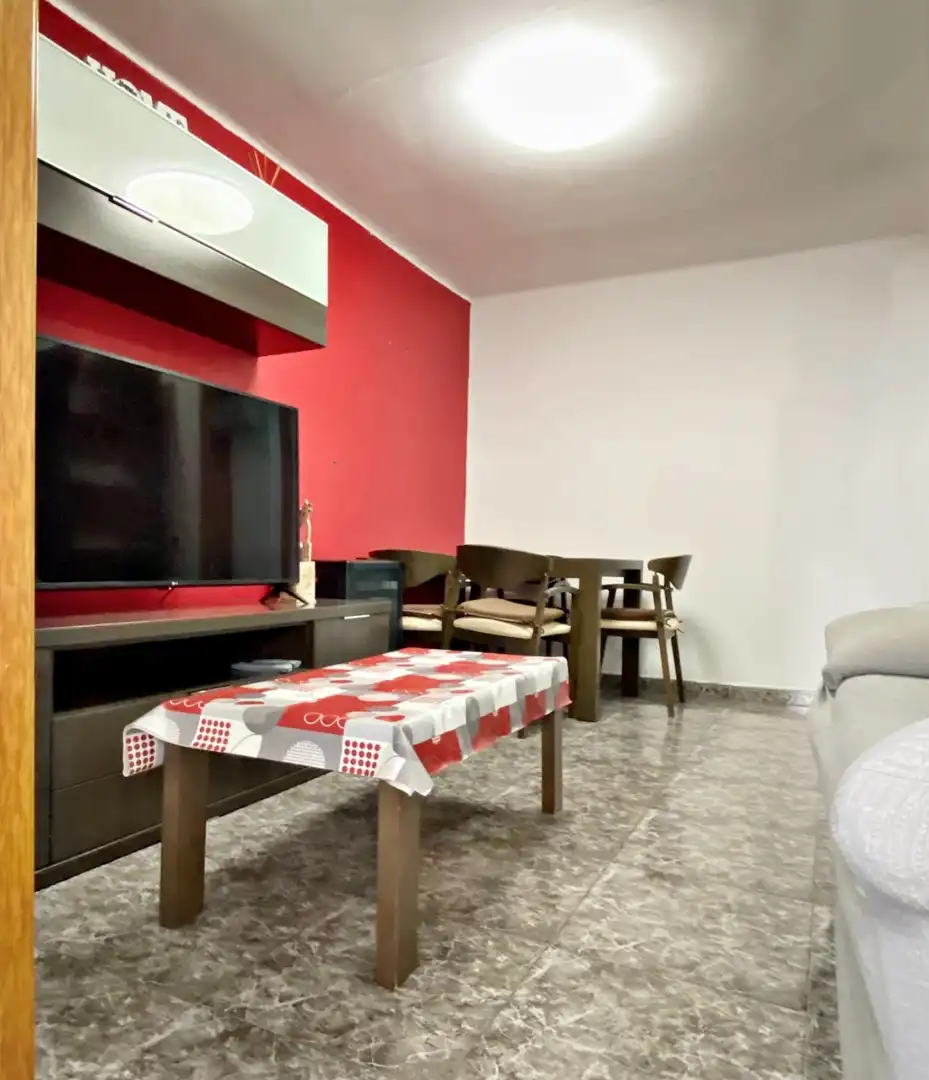 Living room of Flat for sale in L'Hospitalet de Llobregat  with Air Conditioner, Oven and Balcony