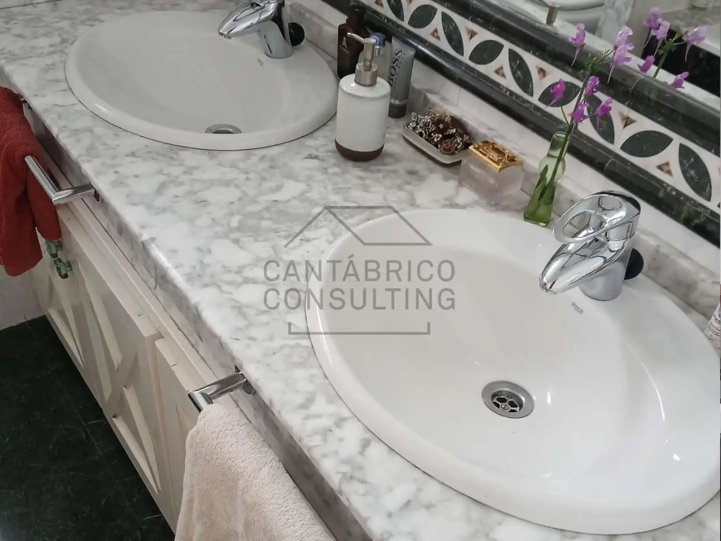 Bathroom of Houses for sale in Navia  with Heating, Parquet flooring and Terrace