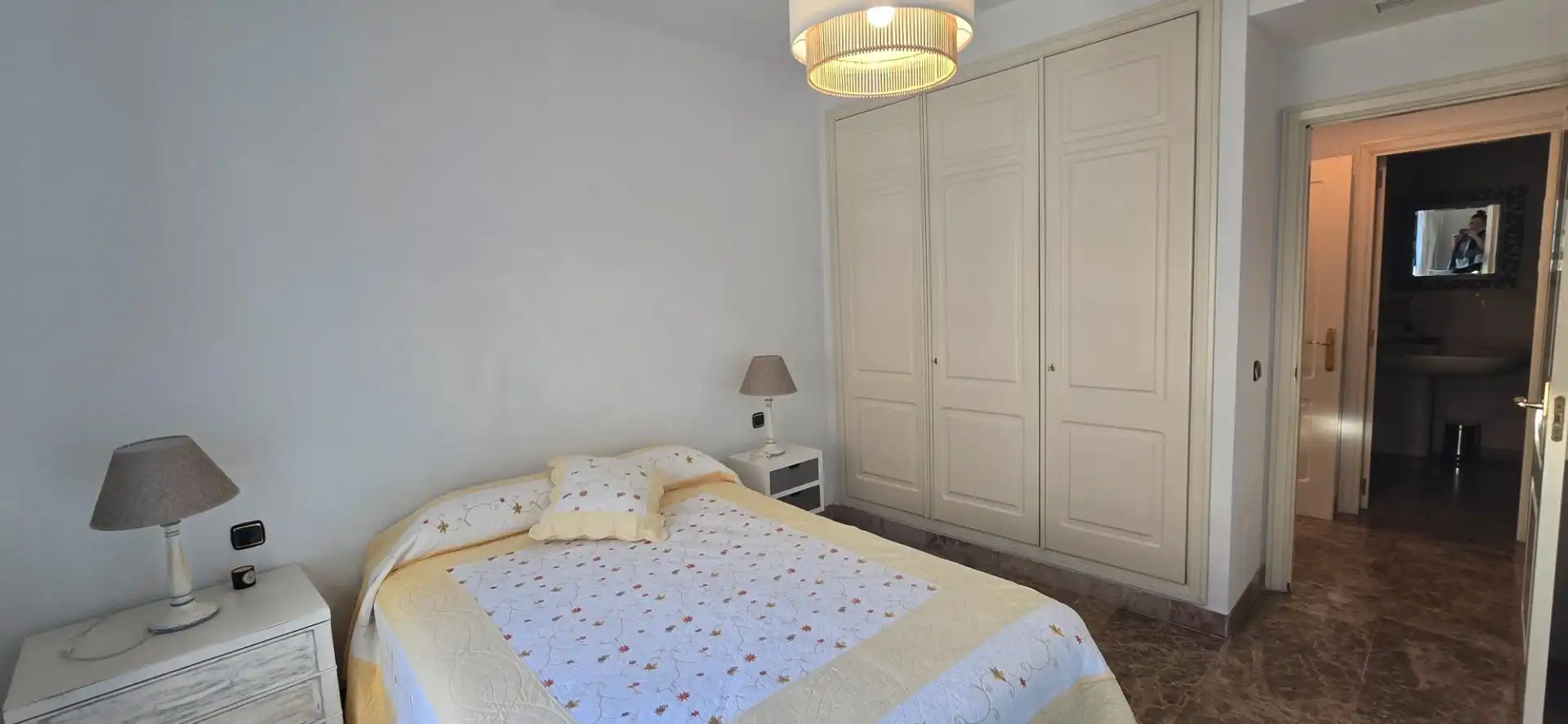 Dormitori de Pis de lloguer en Marbella amb Aire condicionat, Moblat i Jacuzzi