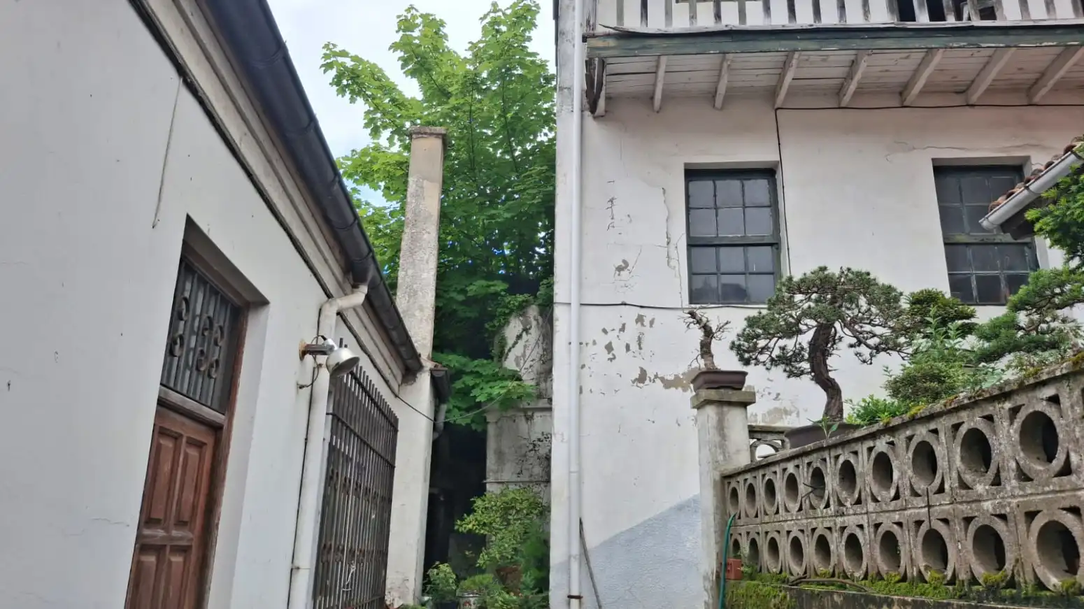 Vista exterior de Edificio en venta en Llanes