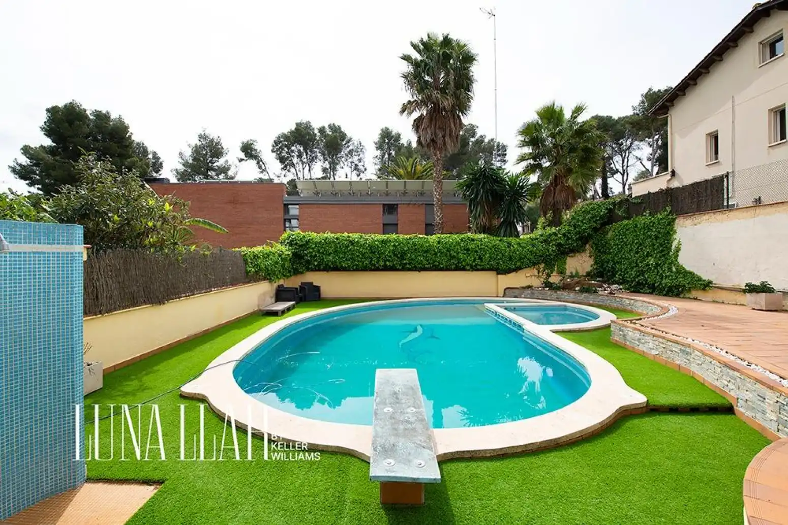 Swimming pool of Houses for sale in Castelldefels  with Air Conditioner, Heating and Terrace