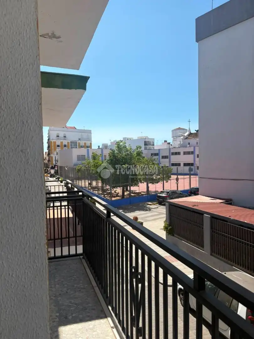 Vista exterior de Pis en venda en Isla Cristina amb Moblat i Balcó