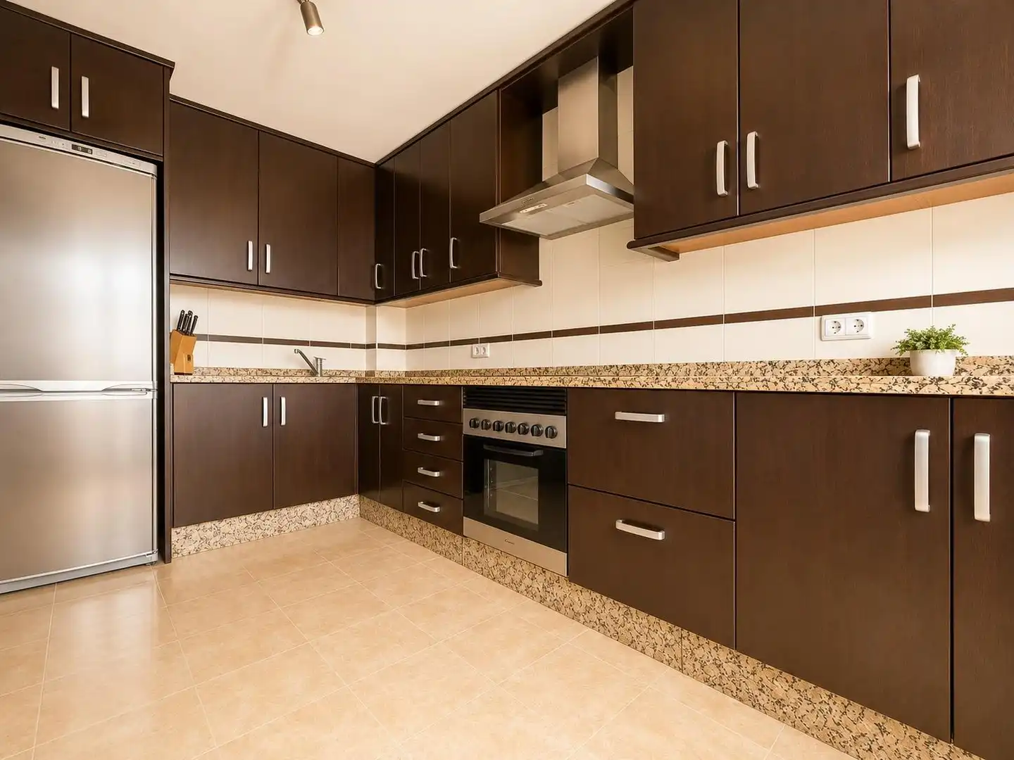 Cocina de Piso en venta en Málaga con Terraza, Trastero y Piscina comunitaria