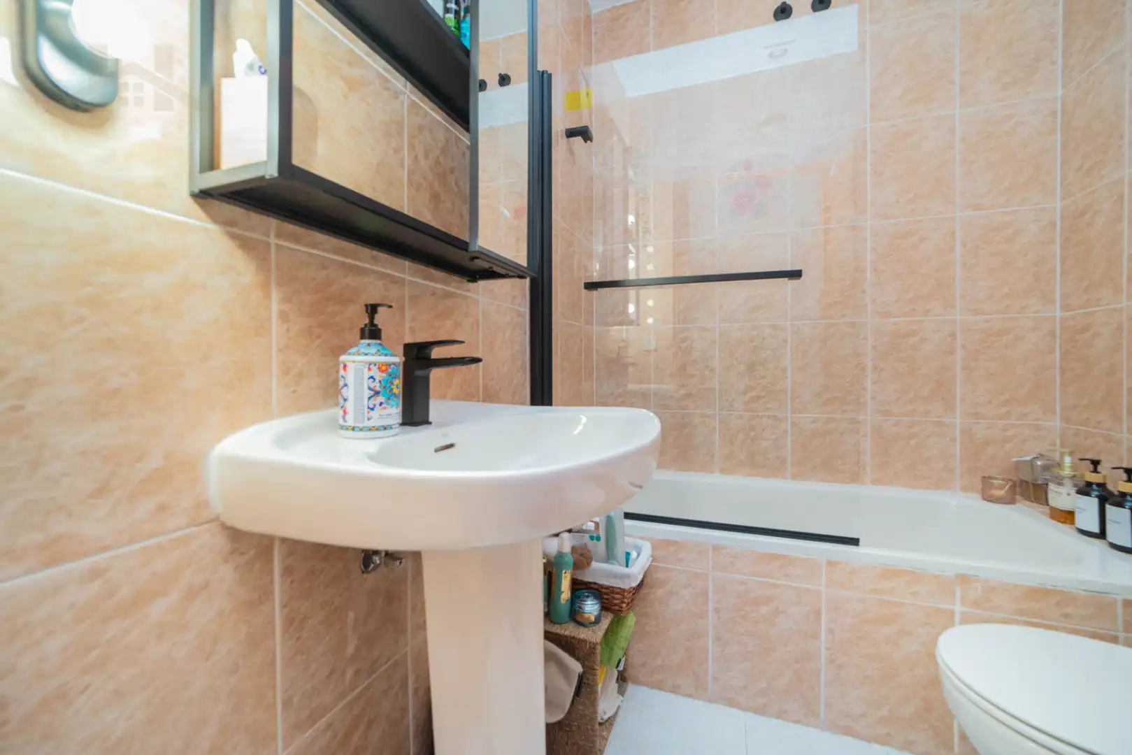 Bathroom of Flat for sale in Valdemoro  with Storage room and Furnished