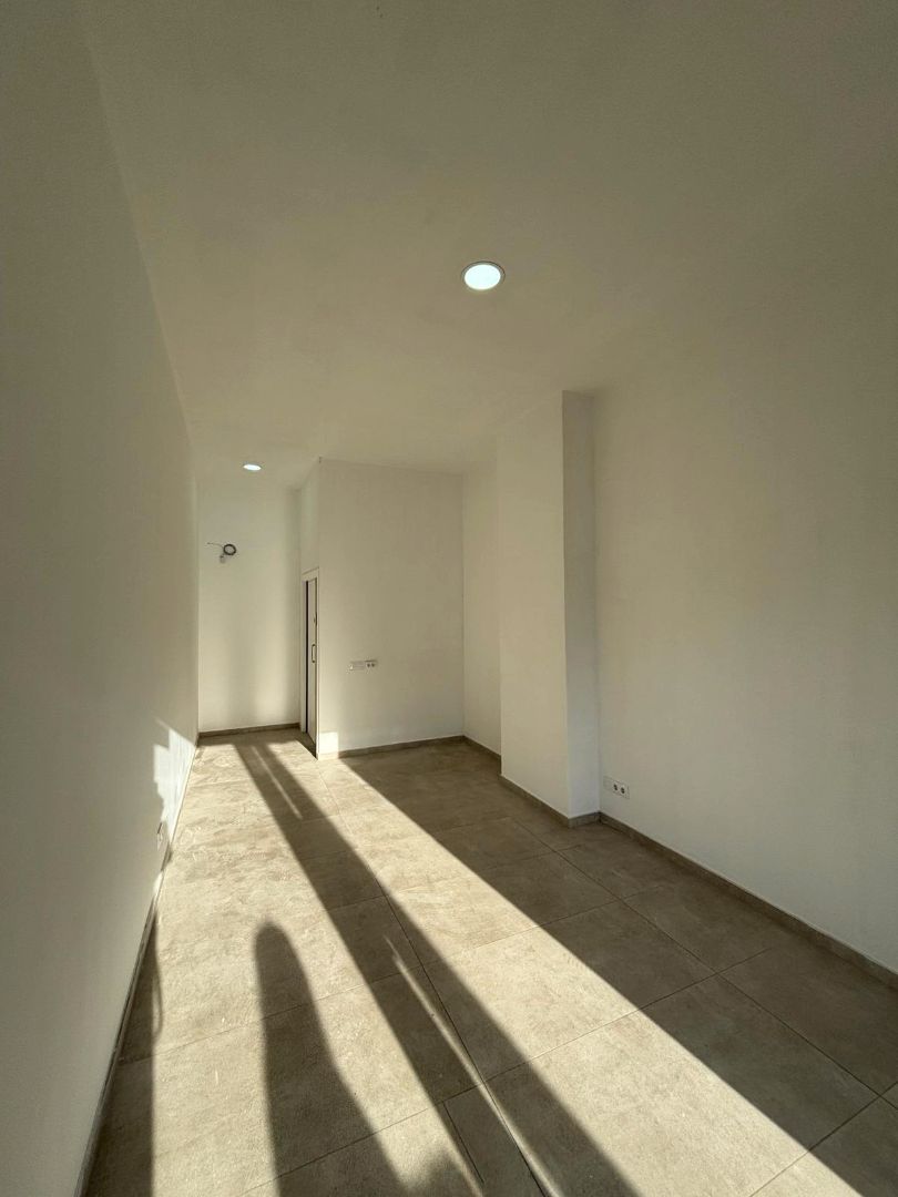 Local de lloguer a Eixample Nord