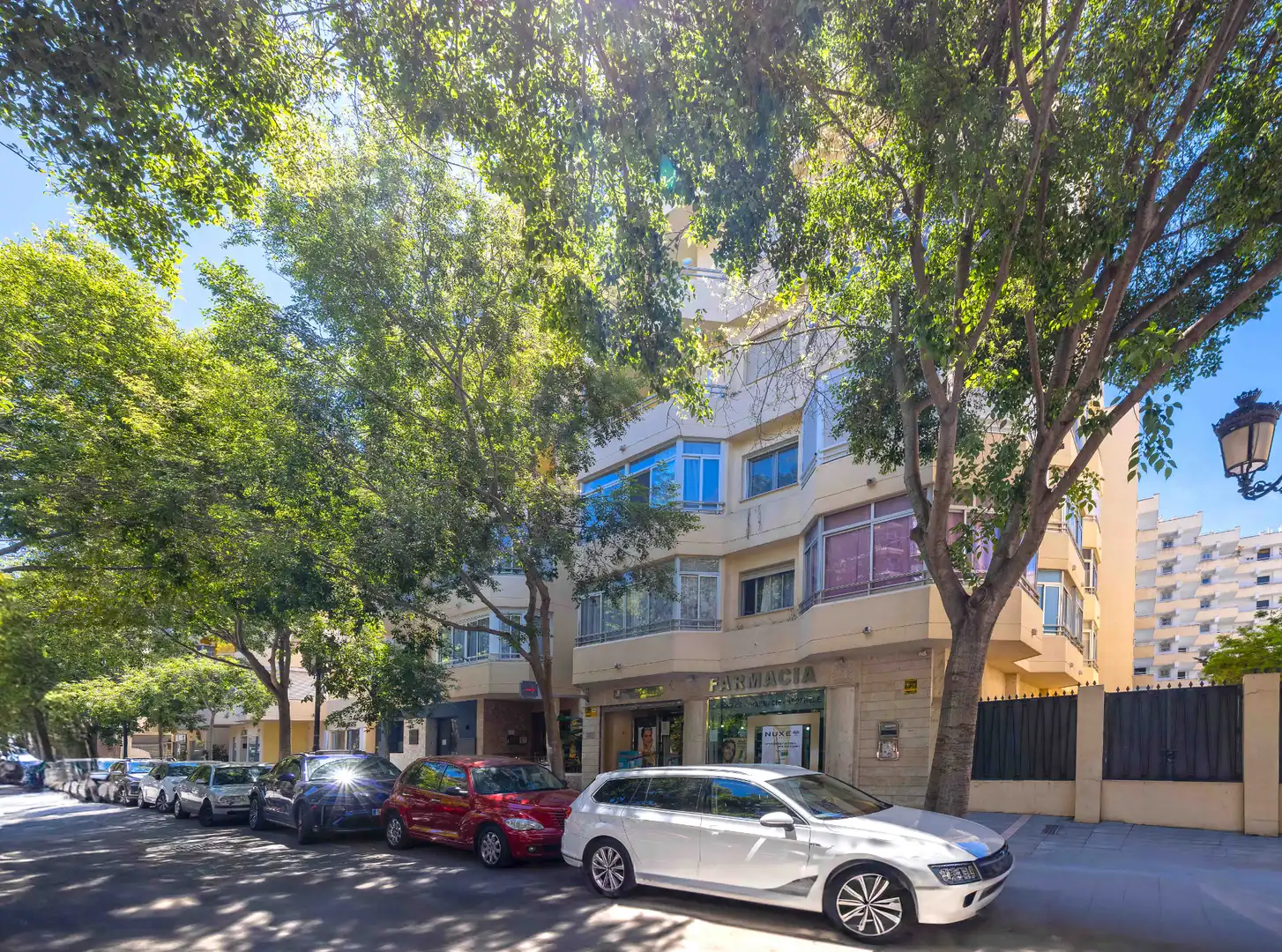Außenansicht von Wohnung zum Verkauf in Marbella mit Klimaanlage und Gemeinschaftspool