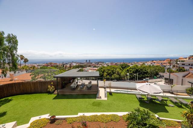 Casa-chalet en Venta en CALLE ANTONIO VIVIANCO SANTILLAN en Vistabella - Villa Benitez - Ballester