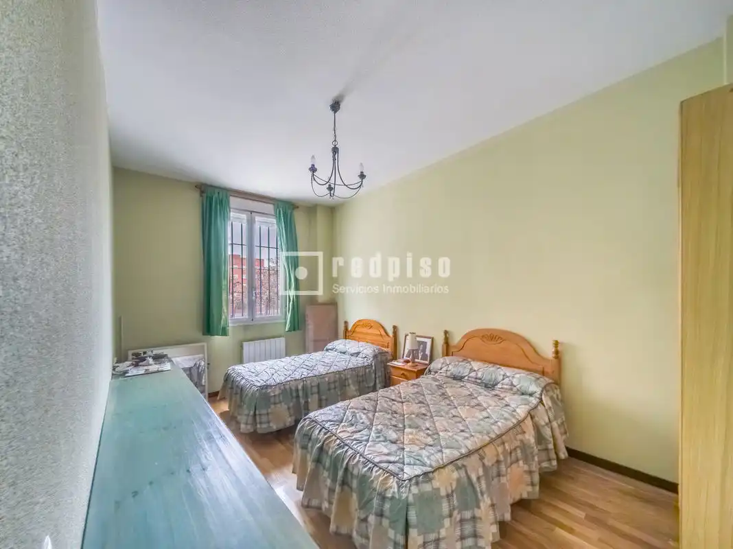Bedroom of Flat for sale in Madrid  with Heating, Private garden and Parquet flooring