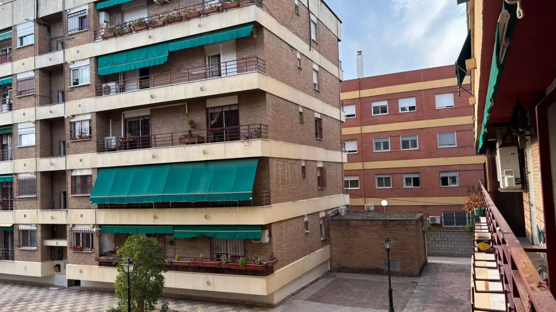 Exterior view of Flat for sale in Sevilla  with Air Conditioner, Private garden and Furnished