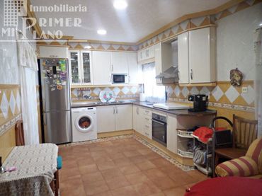 Casa amb balcó en venda a Tomelloso