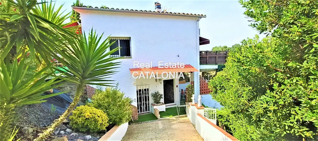 Vista exterior de Casa o xalet en venda en Lloret de Mar amb Aire condicionat, Calefacció i Jardí privat