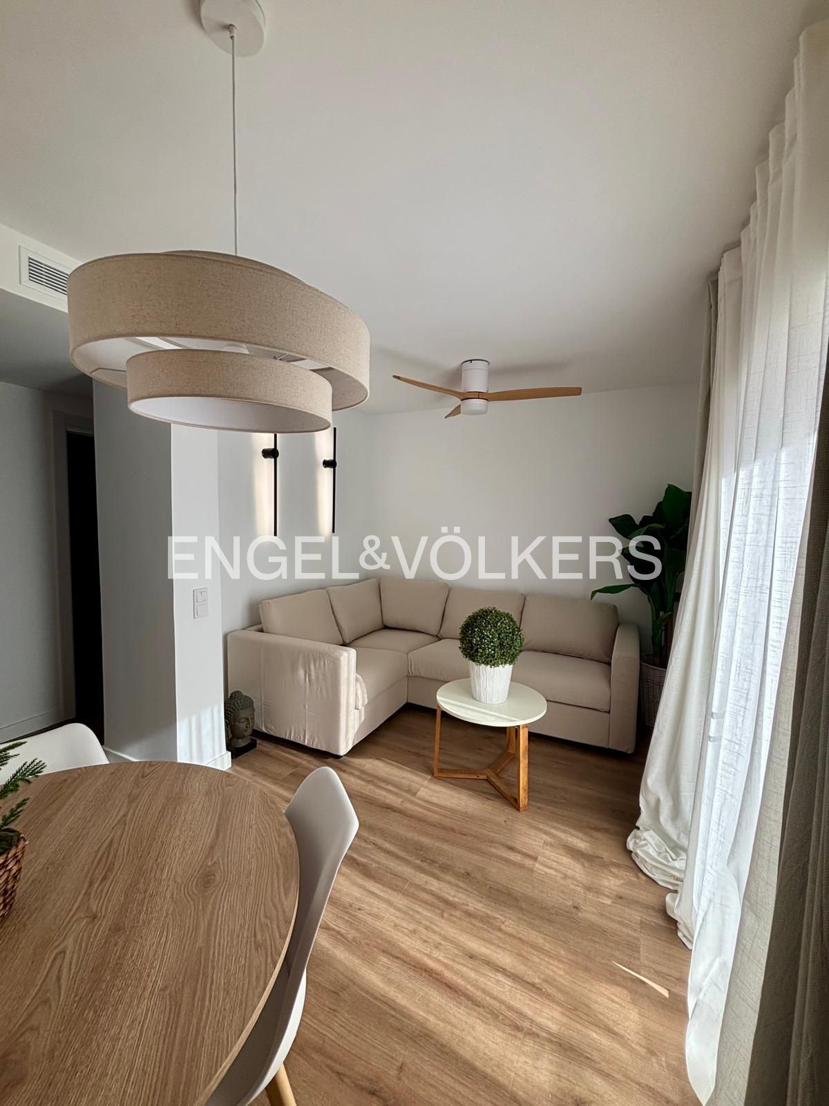 Sala d'estar de Apartament en venda en  Madrid Capital amb Aire condicionat, Calefacció i Parquet
