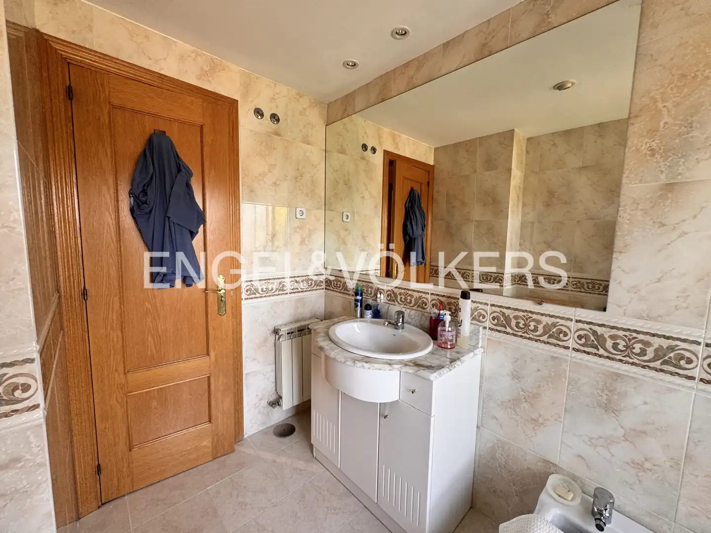 Baño de Ático de alquiler en Majadahonda con Aire acondicionado, Calefacción y Jardín privado