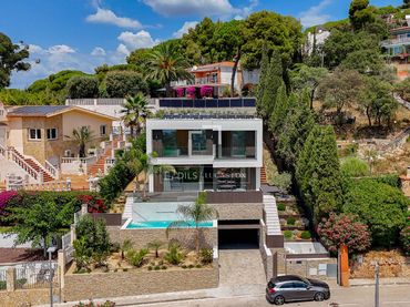 Detached house with balcony for sale in Roca Grossa