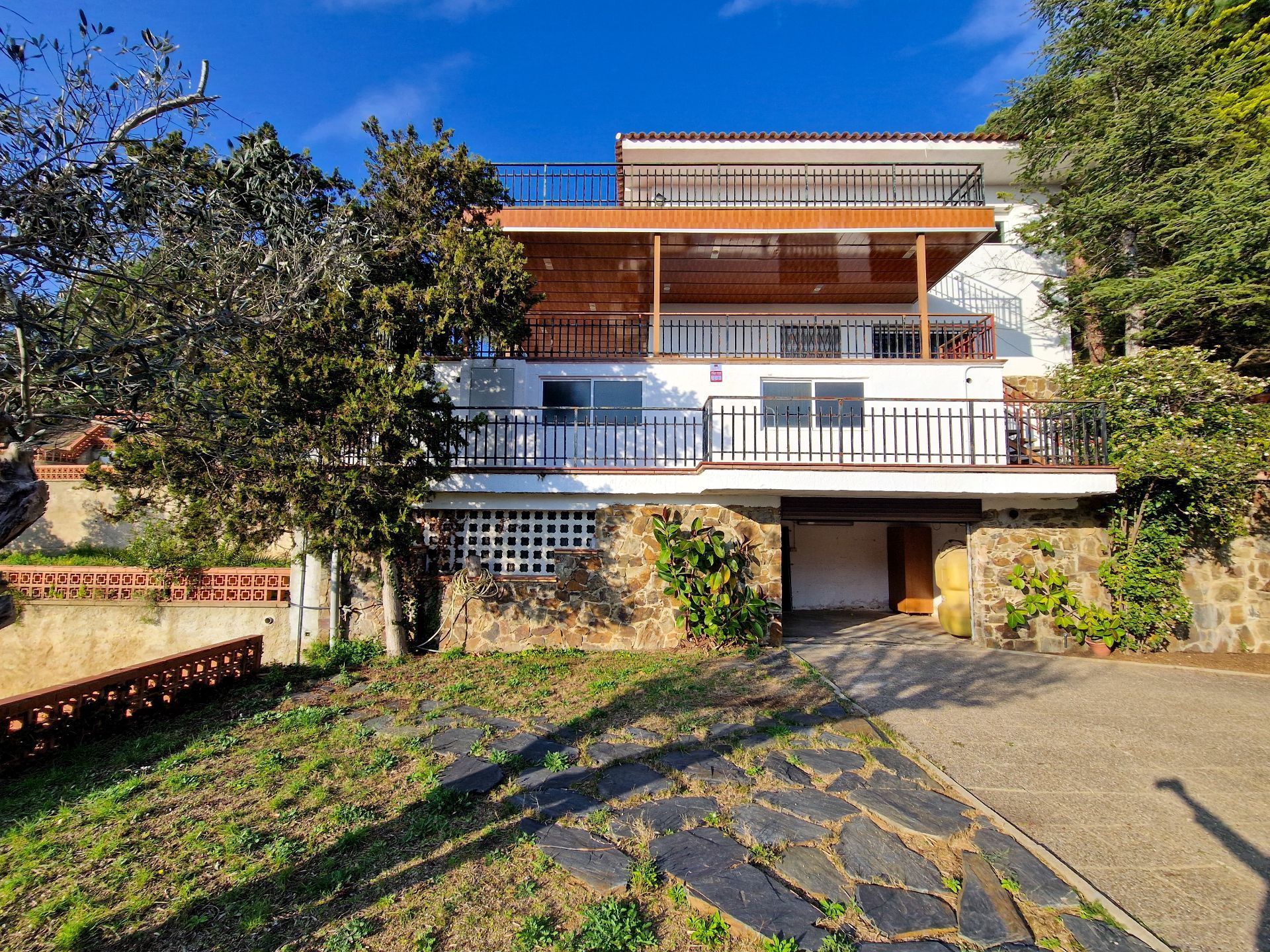 Vista exterior de Casa o xalet en venda en Mataró amb Calefacció, Jardí privat i Terrassa