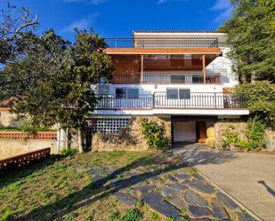 Vista exterior de Casa o xalet en venda en Mataró amb Calefacció, Jardí privat i Terrassa