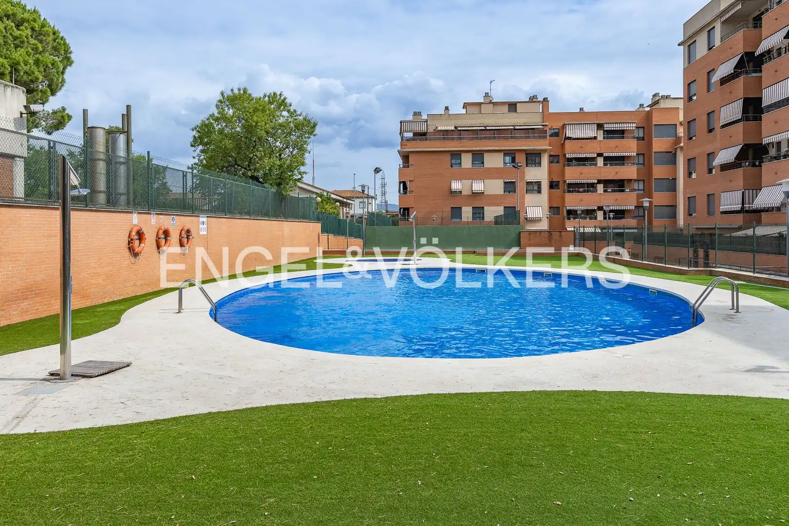 Piscina de Piso en venta en Sabadell con Aire acondicionado, Calefacción y Jardín privado
