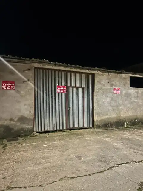 Aparcament de Nau industrial en venda en Burganes de Valverde