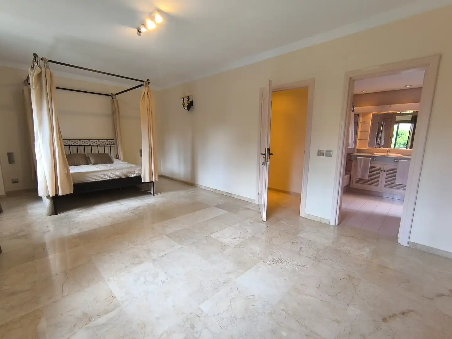 Casa con piscina en venta en Río Real - Los Monteros, imagen 35