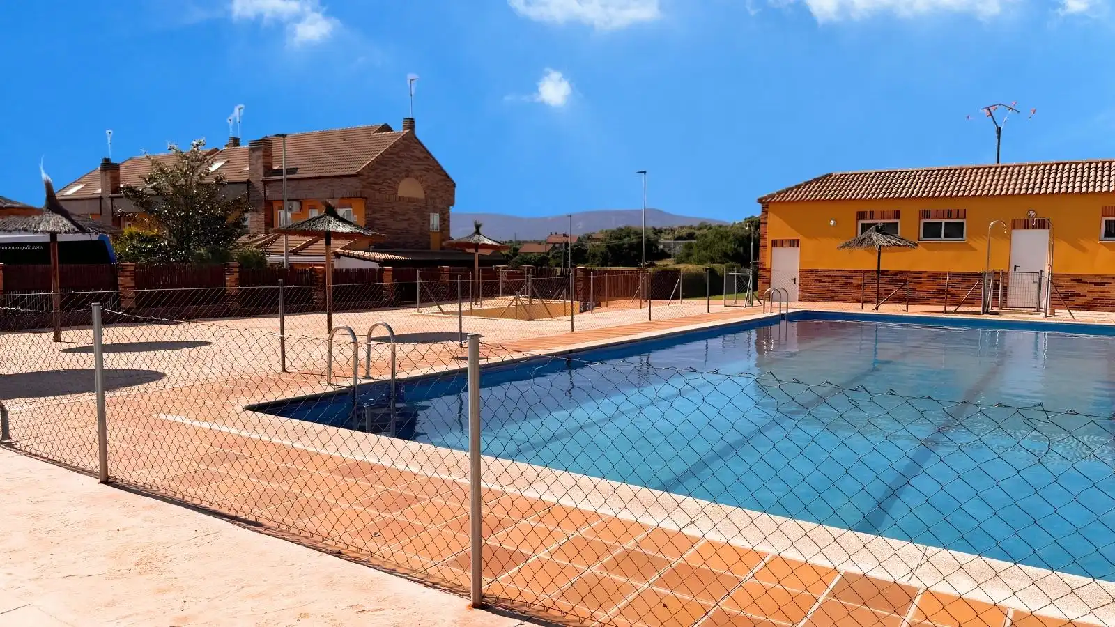 Swimming pool of Flat for share in Valdemorillo  with Heating, Private garden and Furnished