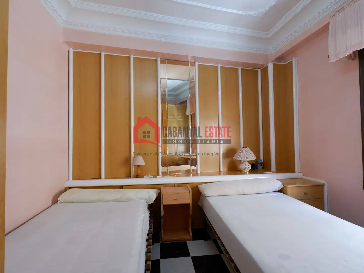 Dormitori de Apartament de lloguer en Valencia amb Aire condicionat, Moblat i Balcó