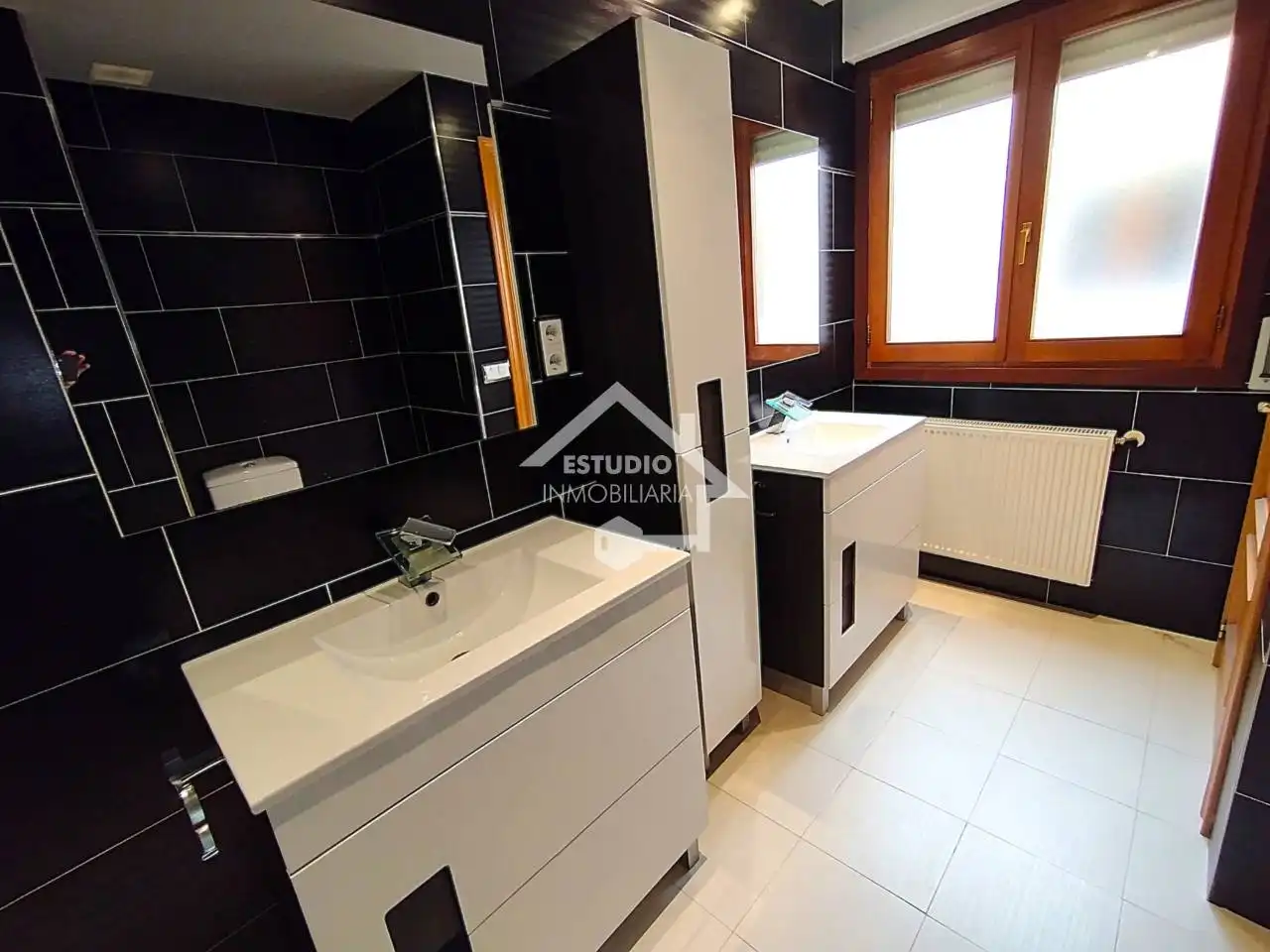 Baño de Dúplex en venta en Viana con Calefacción y Balcón