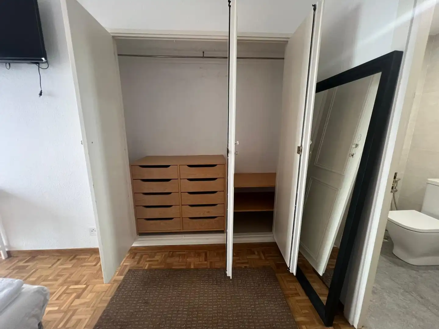 Bedroom of Flat for share in Madrid  with Air Conditioner, Heating and Terrace