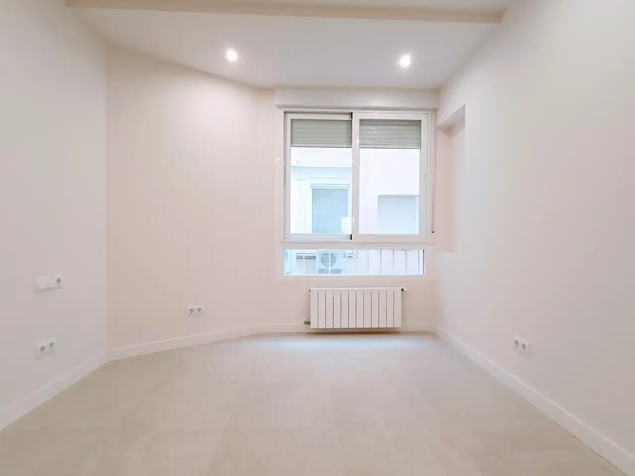 Bedroom of Flat for rent in Madrid  with Air Conditioner, Heating and Terrace