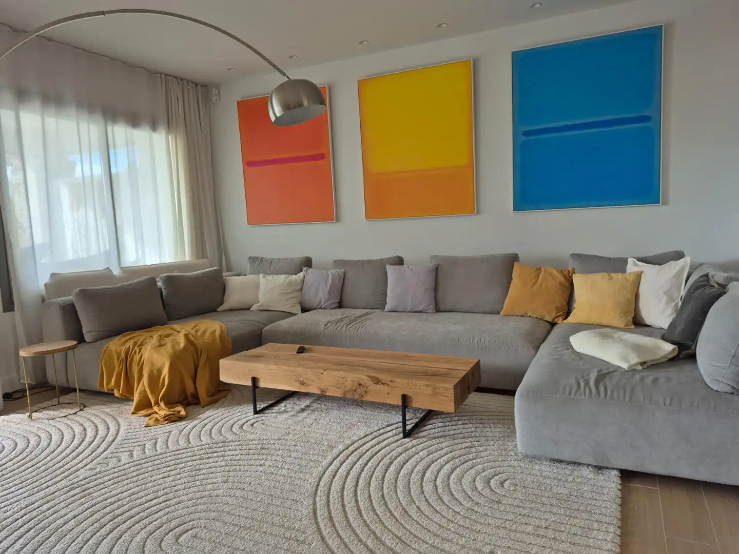 Wohnzimmer von Wohnung zur Miete in Mijas mit Klimaanlage, Privatgarten und Terrasse