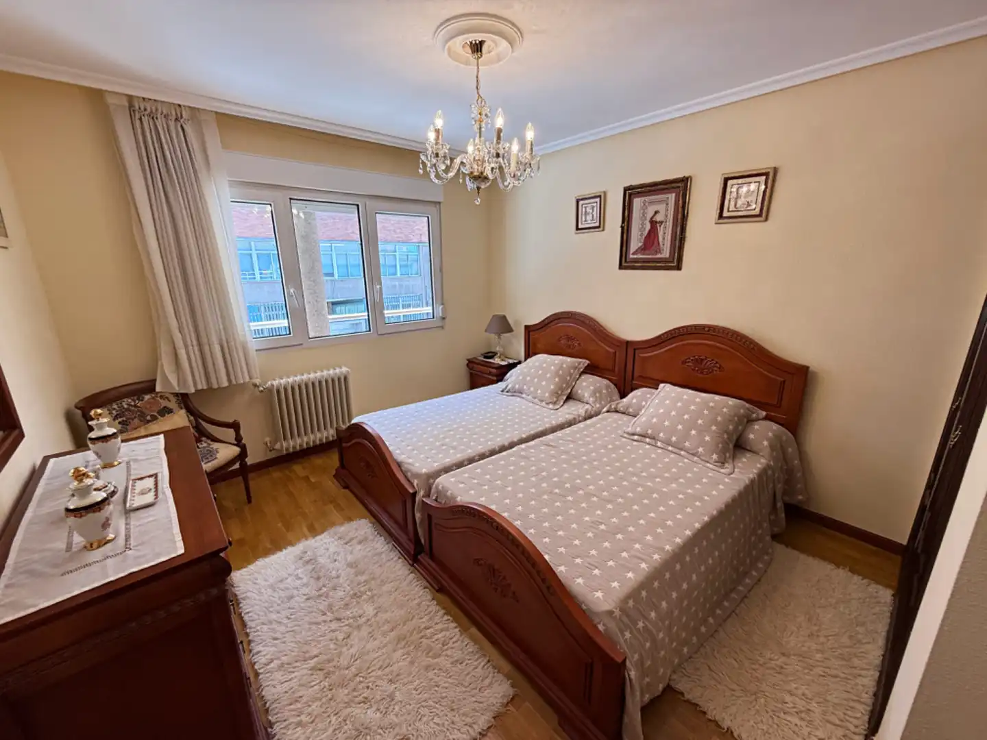 Habitación de Casa adosada en venta en Oviedo  con Calefacción, Jardín privado y Parquet