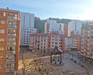 Vista exterior de Pis en venda en Barakaldo  amb Calefacció i Balcó