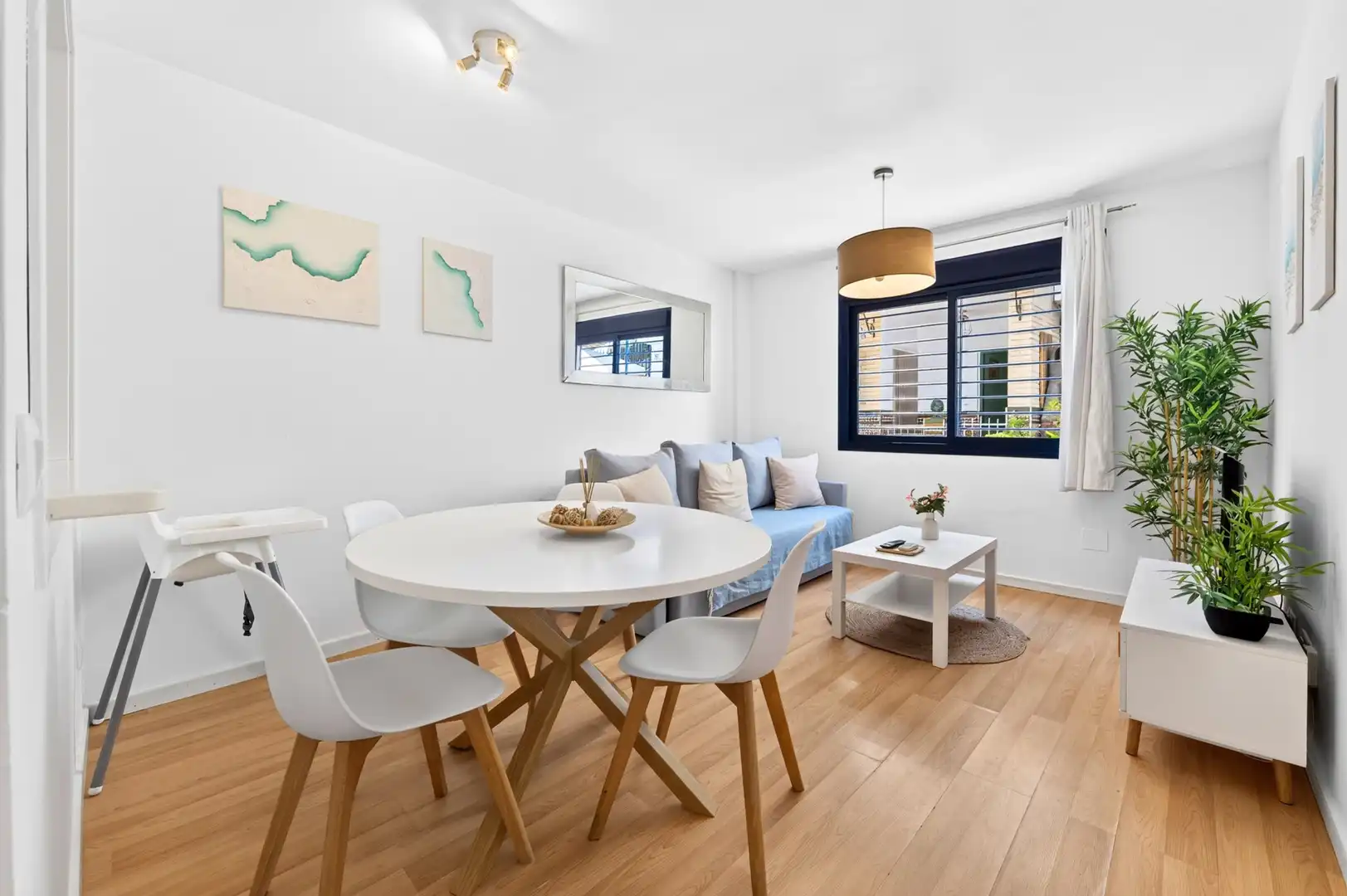 Menjador de Apartament en venda en Málaga amb Aire condicionat i Moblat